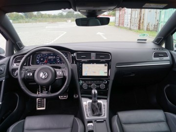 Volkswagen Golf R 2,0 TSI 310 KM DSG7 4Motion &ndash; Więcej Golfa w Golfie